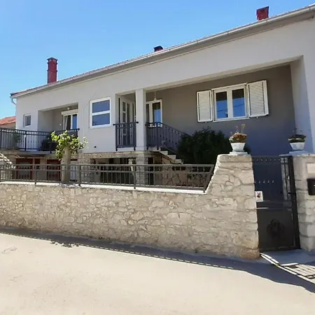 Ana Apartman Zára