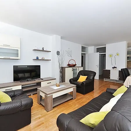Apartment Ana *